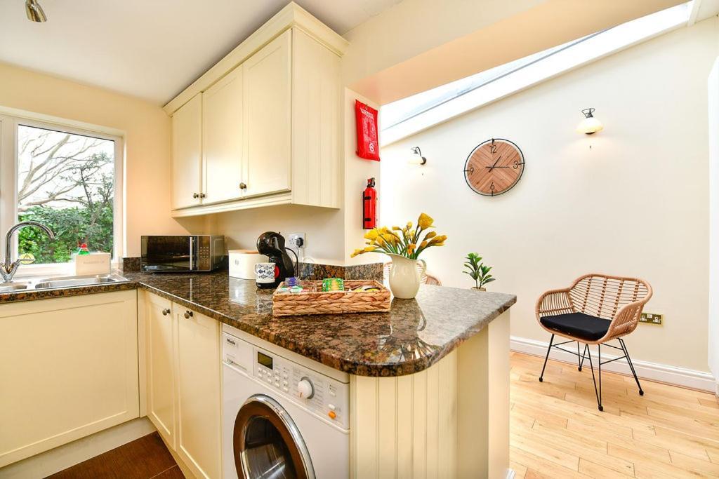 Just Stay Wales - Castle Square Cottage, Mumbles Zewnętrze zdjęcie